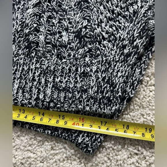 Express Women’s Round Neck Chunky Cable Knit Oversized Sweater Black & White XS - Picture 7 of 12